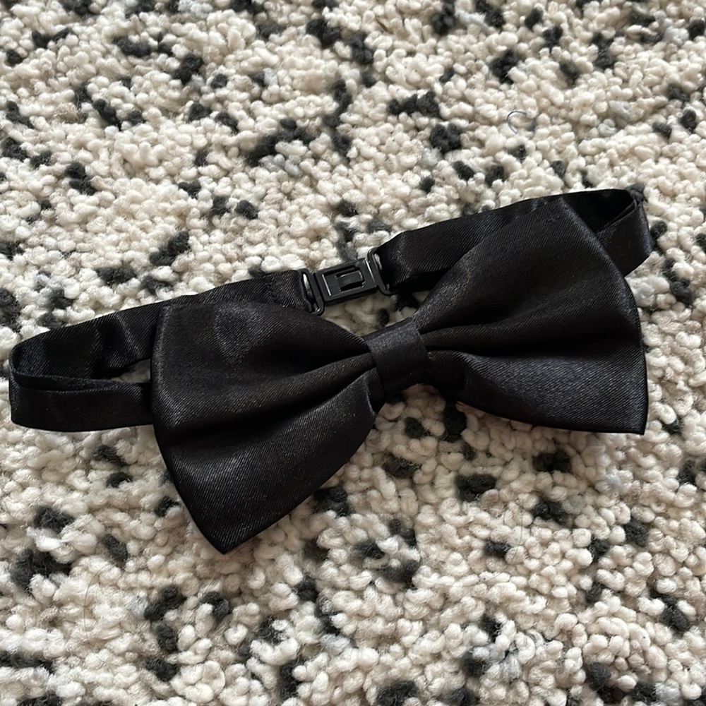 Black bow tie